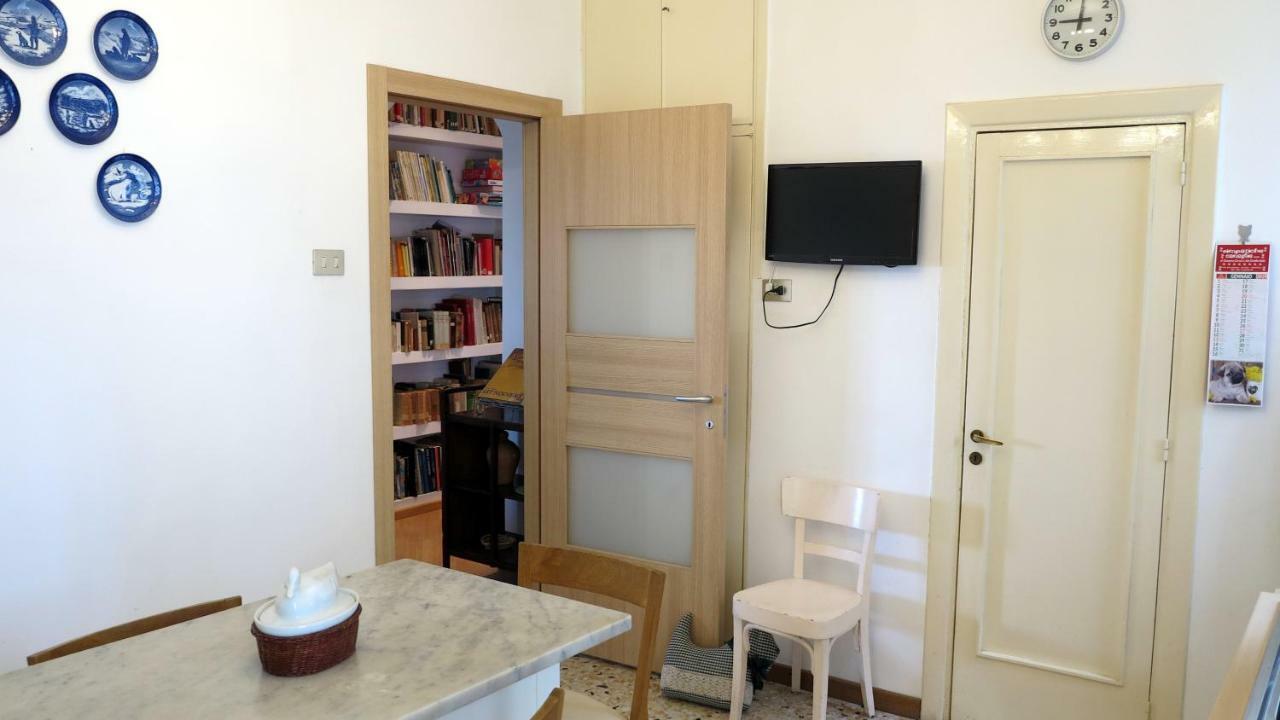Spacious Panoramic Apartment - Half Way Center-Vomero District نابولي المظهر الخارجي الصورة