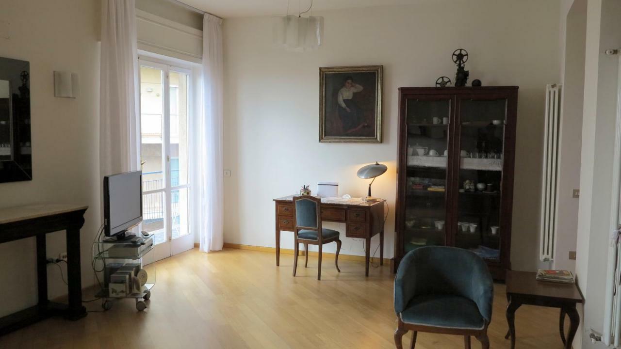 Spacious Panoramic Apartment - Half Way Center-Vomero District نابولي المظهر الخارجي الصورة