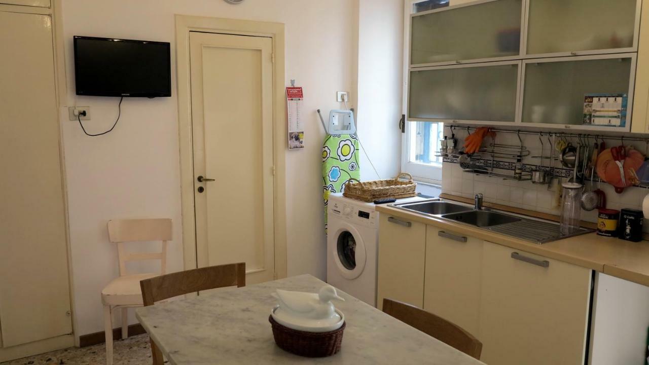 Spacious Panoramic Apartment - Half Way Center-Vomero District نابولي المظهر الخارجي الصورة